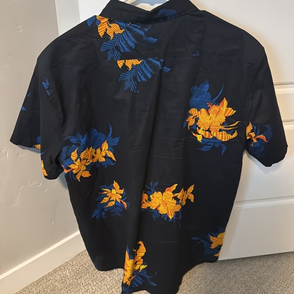 Men’s Billabong button up shirt… Size L. In like new condition. - Picture 3 of 3